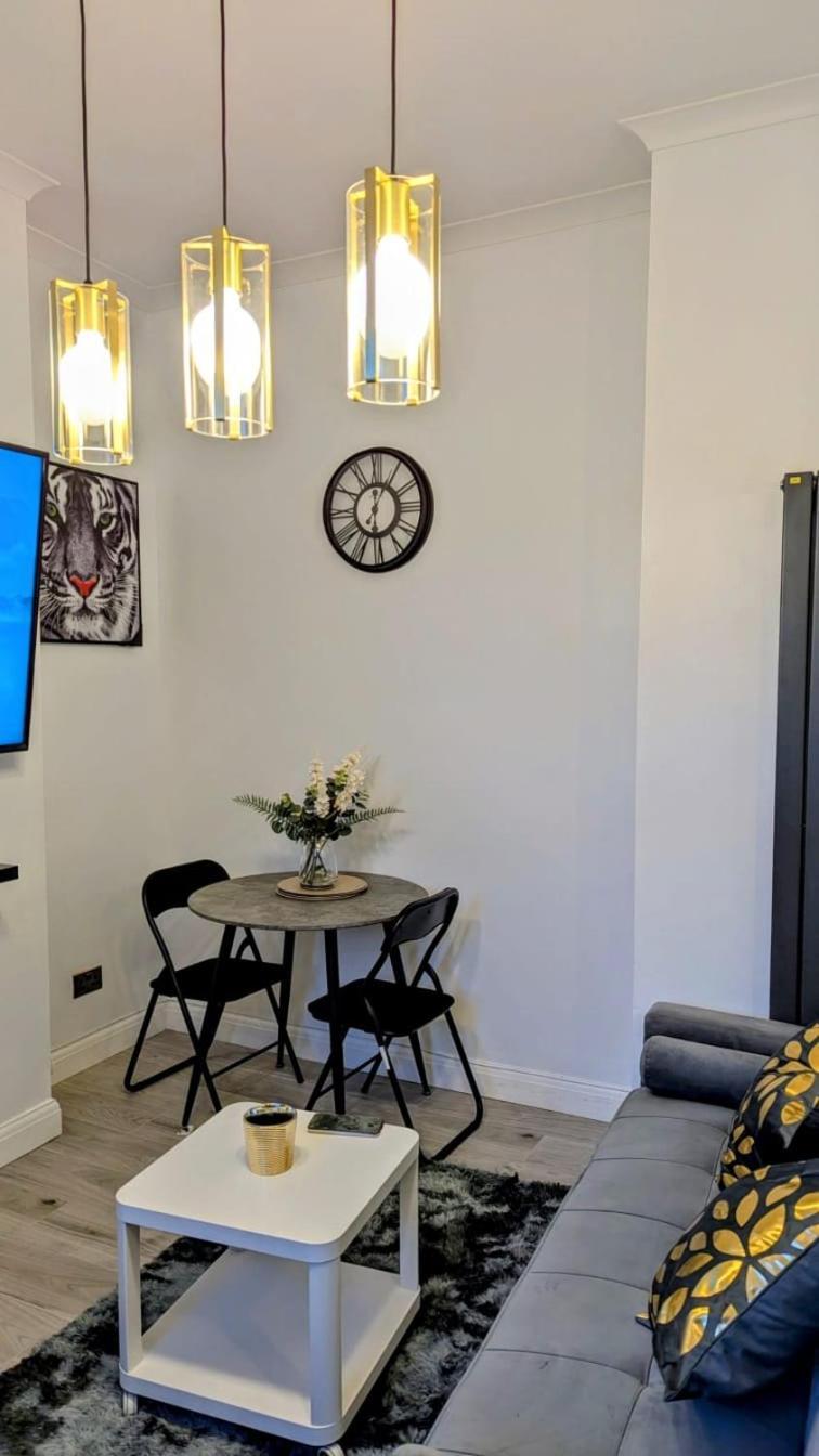 Luxury & Stylish Ground Floor 1bed Apartment, 5 Minutes Walk To Crystal Palace Train Station Apartamento Londres